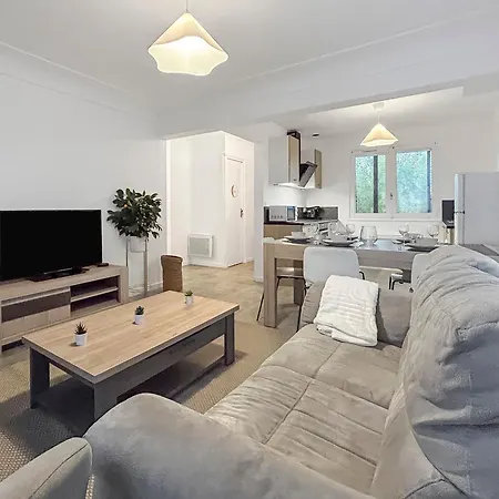 Avec Balcon & Jardin Apartman