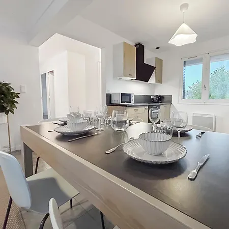 Avec Balcon & Jardin Apartman